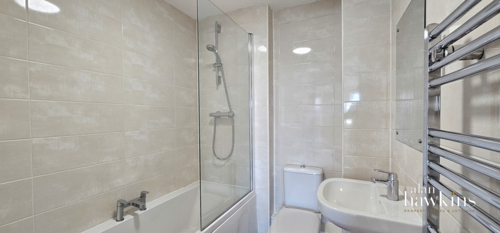 Images for Cloatley Crescent, Royal Wootton Bassett, SN4 EAID:ahawkins BID:125896