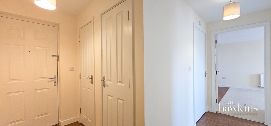 Images for Cloatley Crescent, Royal Wootton Bassett, SN4 EAID:ahawkins BID:125896
