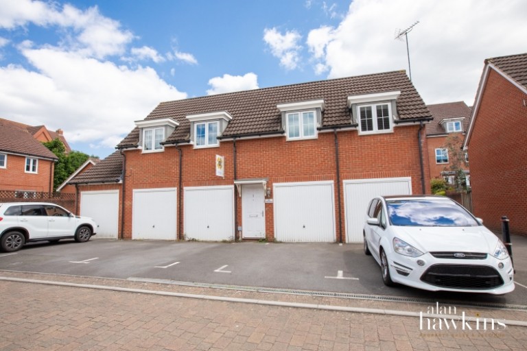 1 Hart Close, Royal Wootton Bassett, Swindon, Wiltshire, SN4 7FN, UK