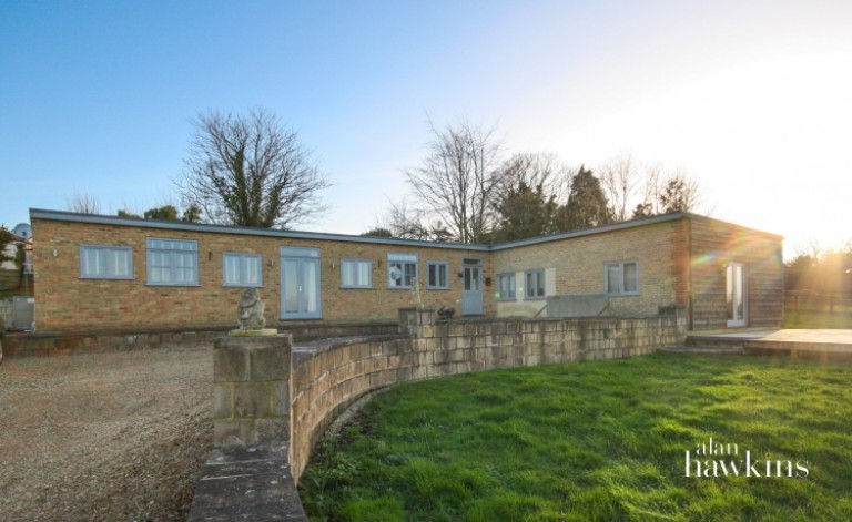 Willows End Barn Barton Close, Bradenstoke, Chippenham, Wiltshire, SN15 4EZ, UK