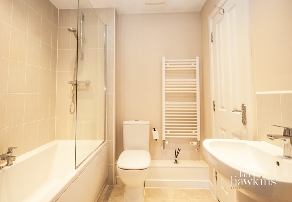 Images for Cloatley Crescent, Royal Wootton Bassett, SN4 EAID:ahawkins BID:125896