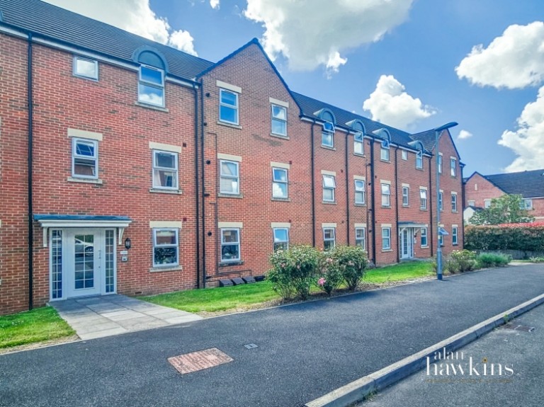 183 Cloatley Crescent, Royal Wootton Bassett, Swindon, Wiltshire, SN4 7FX, UK