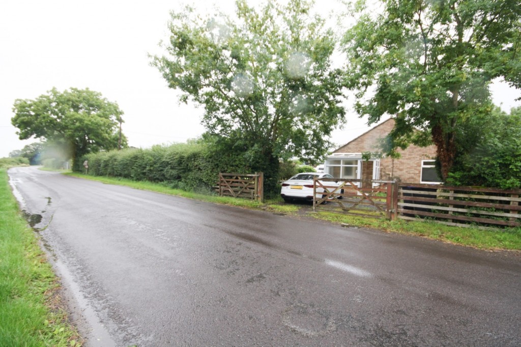 Images for Sodom Lane, Dauntsey, SN15 EAID:ahawkins BID:125896