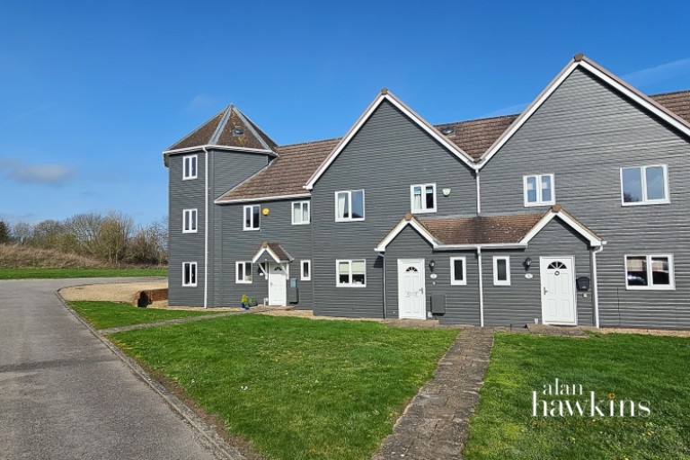2 Wiltshire Crescent, Royal Wootton Bassett, Swindon, Wiltshire, SN4 7PB, UK