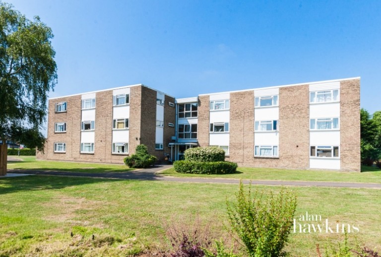 32 Marlborough Court, Royal Wootton Bassett, Swindon, Wiltshire, SN4 8HG, UK