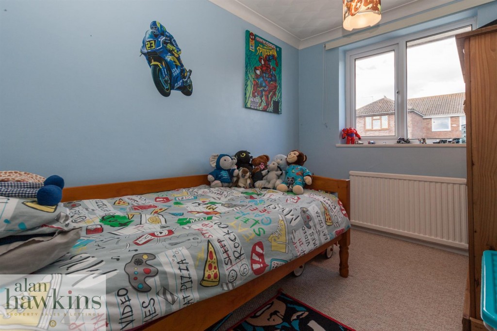 Images for Longfellow Crescent, Royal Wootton Bassett SN4 8 EAID:11742 BID:1