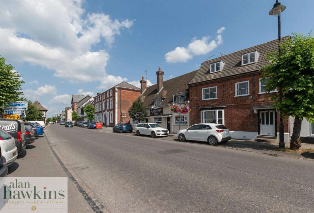 Images for High Street, Royal Wootton Bassett EAID:11742 BID:1