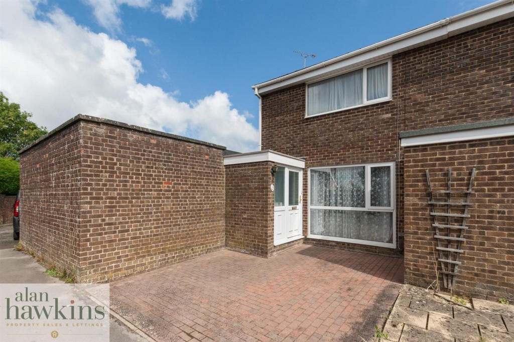 Images for Briars Close, Royal Wootton Bassett SN4 7 EAID:11742 BID:1