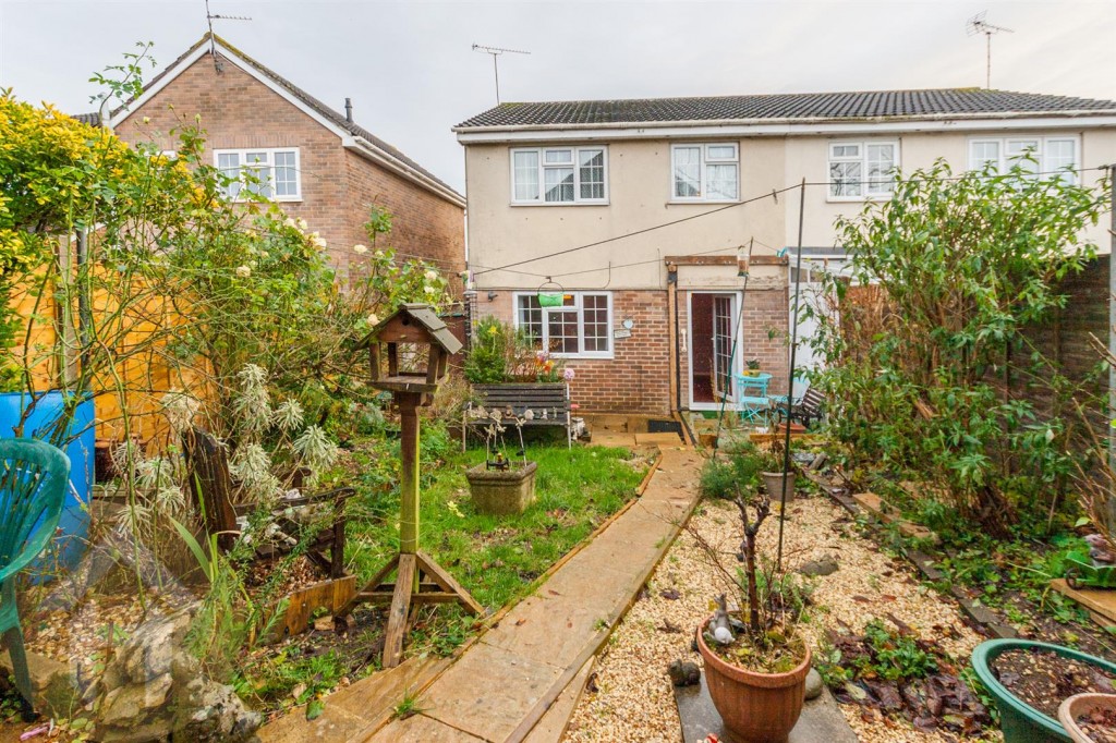 Images for Glenville Close, Royal Wootton Bassett EAID:11742 BID:1