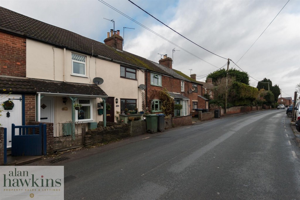 Images for Greatfield, Nr Royal Wootton Bassett SN4 8 EAID:11742 BID:1