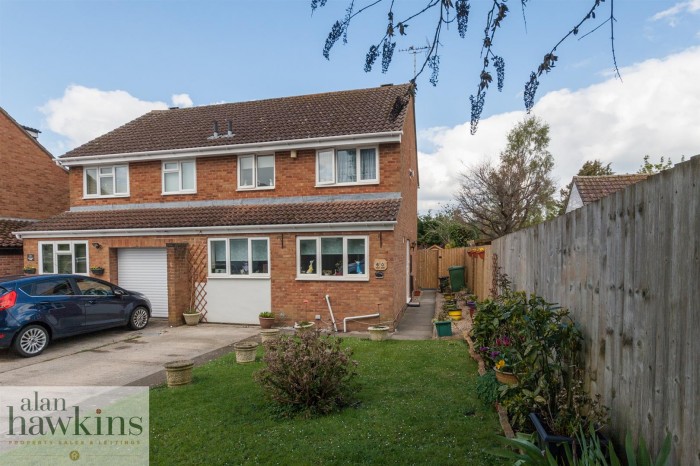 View Full Details for Westbury Park, Royal Wootton Bassett SN4 - EAID:11742, BID:1