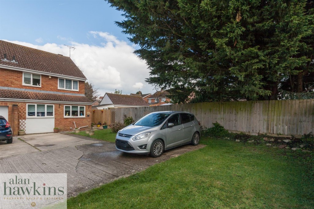 Images for Westbury Park, Royal Wootton Bassett SN4 EAID:11742 BID:1