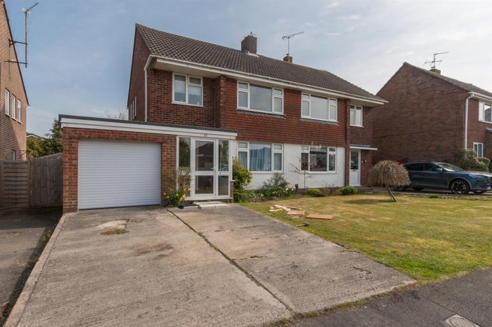 View Full Details for Noredown Way, Royal Wootton Bassett - EAID:11742, BID:1