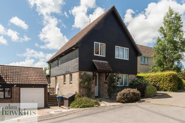 View Full Details for Squires Hill Close, Royal Wootton Bassett SN4 8 - EAID:11742, BID:1