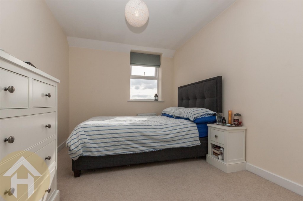 Images for Cloatley Crescent, Royal Wootton Bassett EAID:11742 BID:1