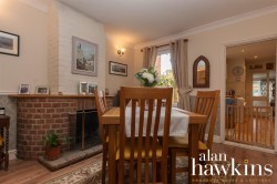 View Full Details for Station Road, Royal Wootton Bassett SN4 7 - EAID:11742, BID:1