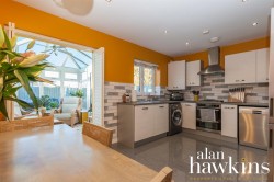 View Full Details for Buxton Way, Royal Wootton Bassett - EAID:11742, BID:1