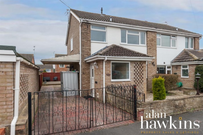 View Full Details for Tennyson Road, Royal Wootton Bassett SN4 8 - EAID:11742, BID:1