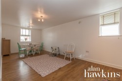 View Full Details for Cloatley Crescent, Royal Wootton Bassett SN4 - EAID:11742, BID:1