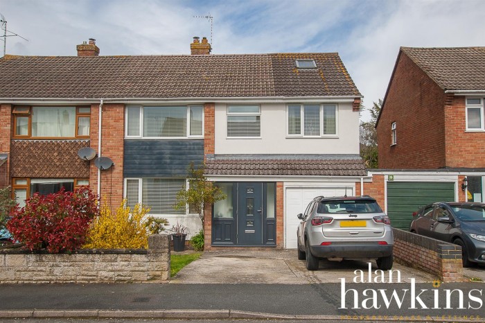 View Full Details for Clarendon Drive, Royal Wootton Bassett, Sn4 8 - EAID:11742, BID:1