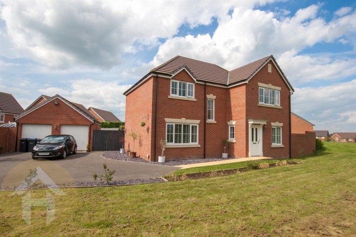 View Full Details for Brynards Park, Royal Wootton Bassett. SN4 - EAID:11742, BID:1