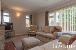 View Full Details for Longleaze, Royal Wootton Bassett SN4 8 - EAID:11742, BID:1