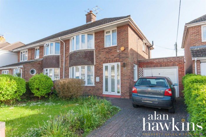 View Full Details for Longleaze, Royal Wootton Bassett SN4 8 - EAID:11742, BID:1