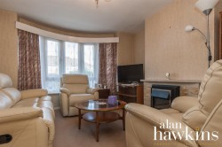 View Full Details for Longleaze, Royal Wootton Bassett SN4 8 - EAID:11742, BID:1