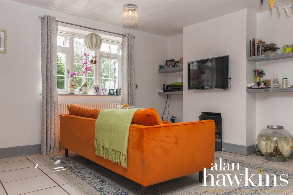 Images for New Road, Royal Wootton Bassett SN4 7 EAID:11742 BID:1