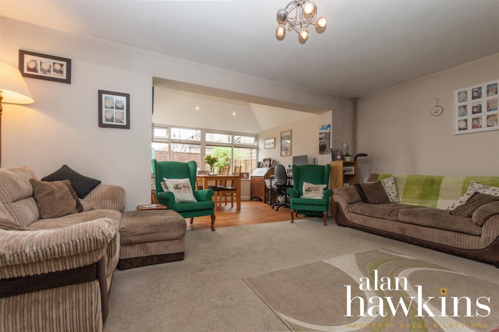 Images for Tennyson Road, Royal Wootton Bassett SN4 8 EAID:11742 BID:1