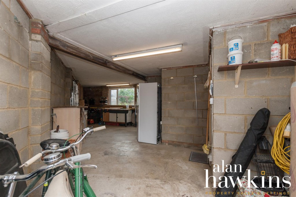 Images for Byron Avenue, Royal Wootton Bassett SN4 8 EAID:11742 BID:1