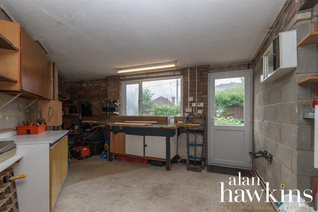 Images for Byron Avenue, Royal Wootton Bassett SN4 8 EAID:11742 BID:1