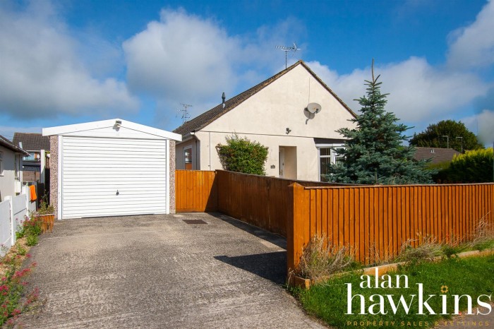 View Full Details for Longleaze, Royal Wootton Bassett SN4 - EAID:11742, BID:1