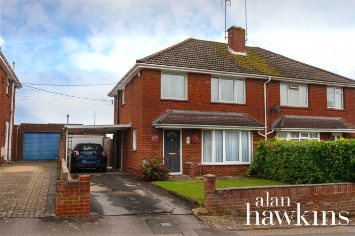 View Full Details for Longleaze, Royal Wootton Bassett SN4 8 - EAID:11742, BID:1