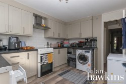 View Full Details for High Street, Royal Wootton Bassett Sn4 7 - EAID:11742, BID:1