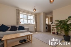 View Full Details for Cloatley Crescent, Royal Wootton Bassett Sn4 7 - EAID:11742, BID:1