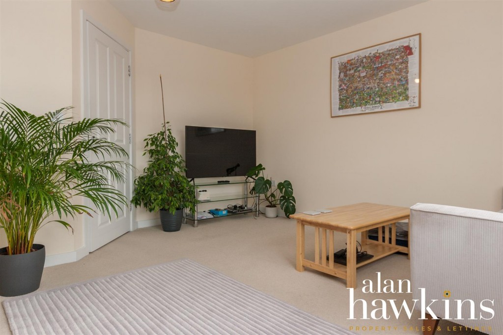 Images for Cloatley Crescent, Royal Wootton Bassett Sn4 7 EAID:11742 BID:1