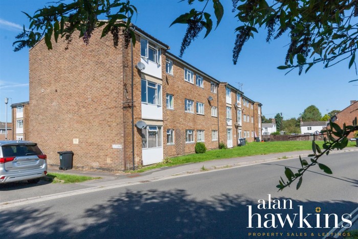 View Full Details for The Lawns, Royal Wootton Bassett SN4 7 - EAID:11742, BID:1