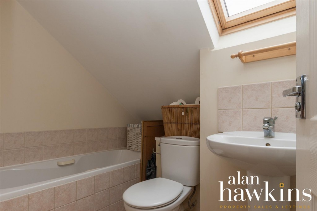 Images for Wood Lane, Braydon, Swindon EAID:11742 BID:1