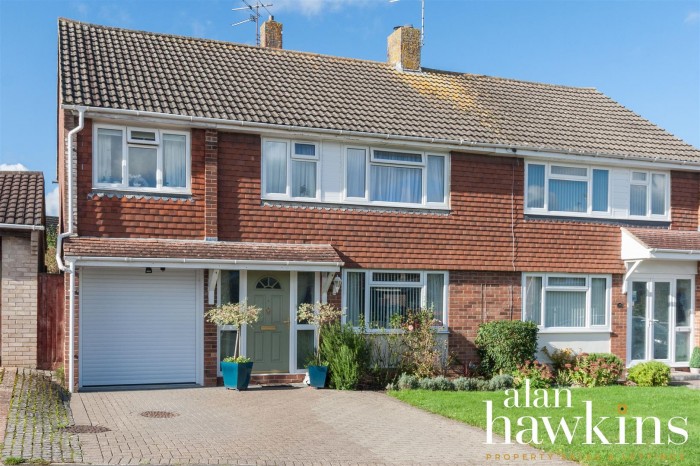 View Full Details for Rowan Drive, Royal Wootton Bassett SN4 7 - EAID:11742, BID:1