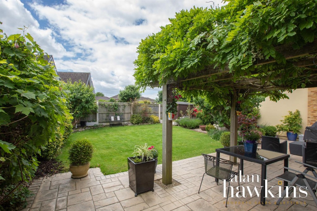 Images for Old Malmesbury Road, Royal Wootton Bassett, SN4 7 EAID:11742 BID:1