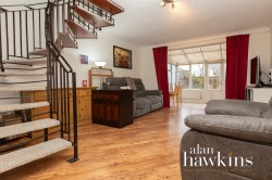 View Full Details for Glenville Close, Royal Wootton Bassett SN4 7 - EAID:11742, BID:1