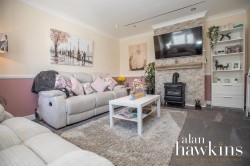 View Full Details for Manor Crescent, Swindon SN2 2 - EAID:11742, BID:1