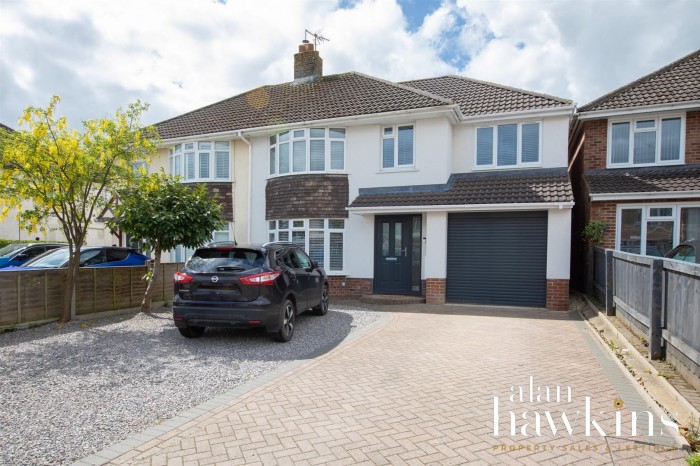 View Full Details for Longleaze, Royal Wootton Bassett SN4 8 - EAID:11742, BID:1