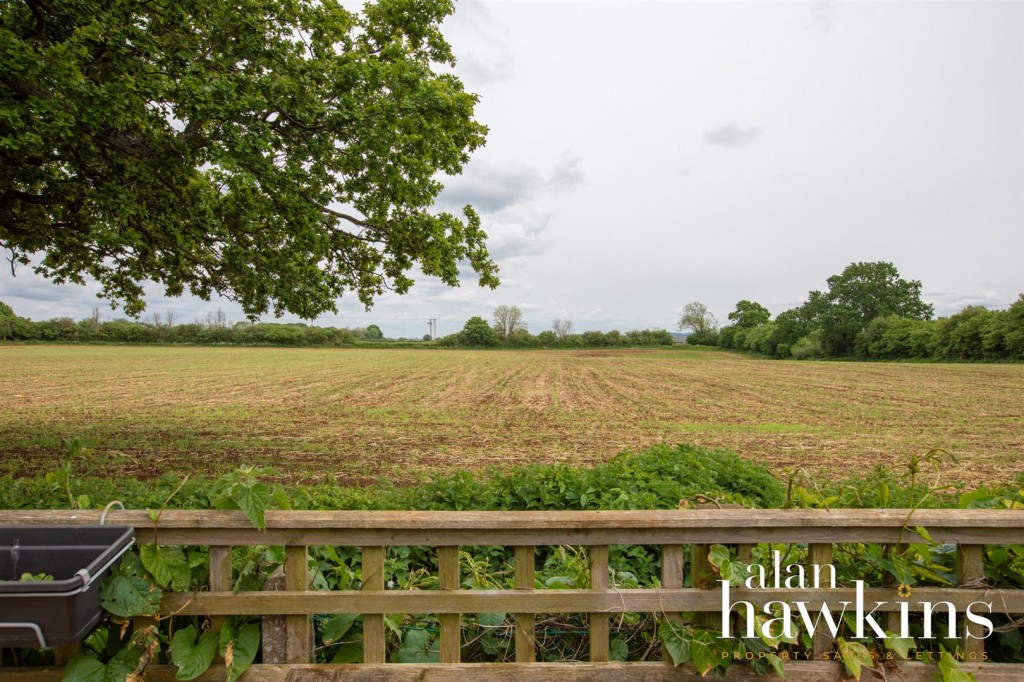 Images for Lancaster Square, Lyneham SN15 4 EAID:11742 BID:1