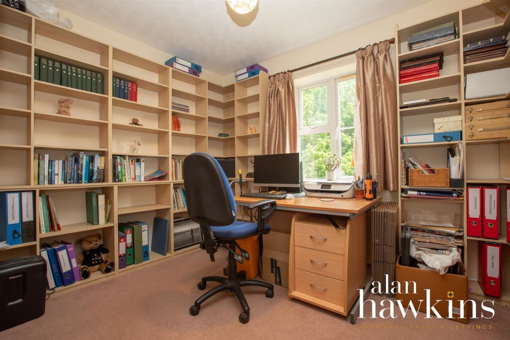 Images for Lancaster Square, Lyneham SN15 4 EAID:11742 BID:1