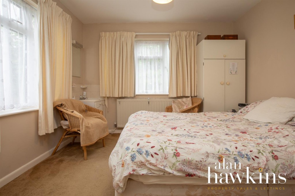 Images for Greenhill, Royal Wootton Bassett SN4 8 EAID:11742 BID:1