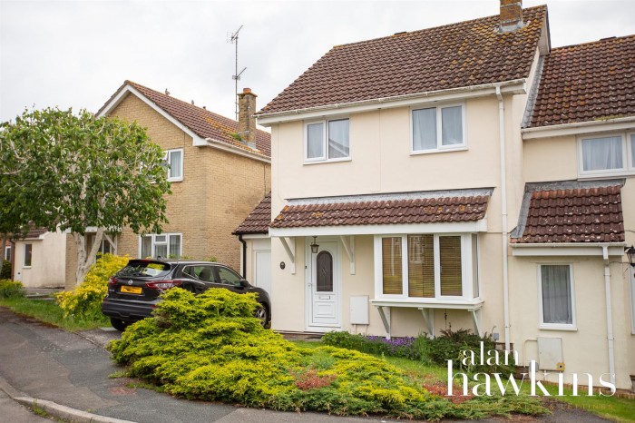 View Full Details for Middle Ground, Royal Wootton Bassett - EAID:11742, BID:1