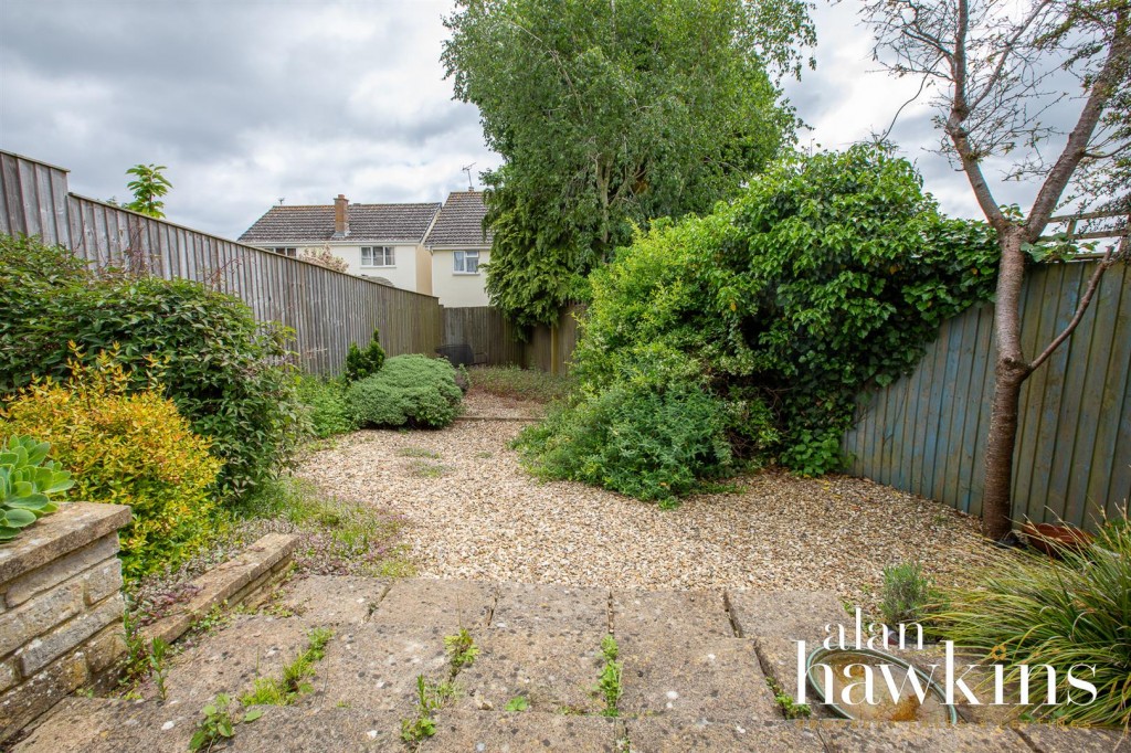 Images for Middle Ground, Royal Wootton Bassett EAID:11742 BID:1