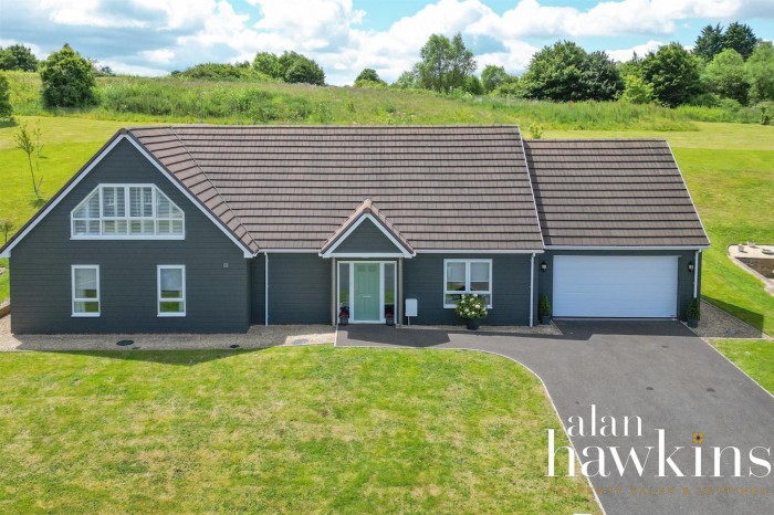 View Full Details for Wiltshire Leisure Village, Royal Wootton Bassett SN4 7 - EAID:11742, BID:1